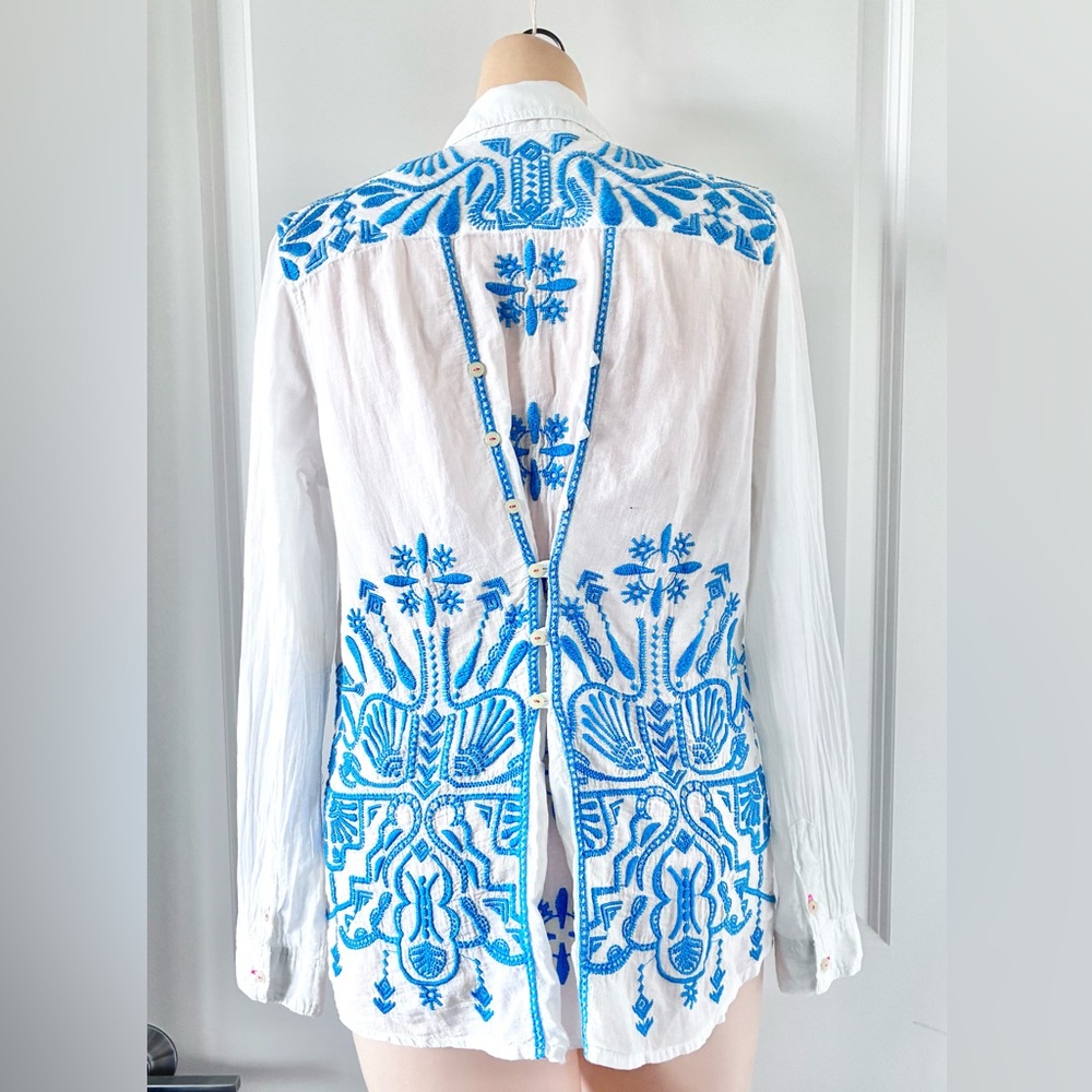 Johnny Was 3J Workshop Embroidered Cotton Blouse White and Blue Women's Sz Small
